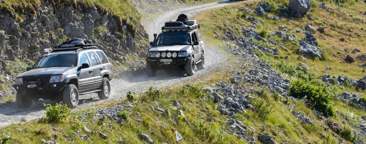 TripTrip-offroad-Czarnogóra-4x4-góry-morze-1